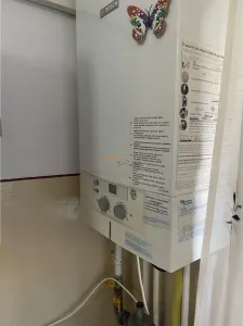 Apartament 2 camere , zona Gara -Liceul Economic , et 2/3 , 56 mp ,centrala termica proprie - foto 5