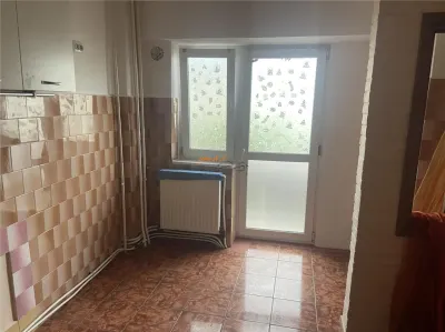 Apartament 3 camere , et 2/3,decomandat , 94 mp , centrala termica proprie - foto 3