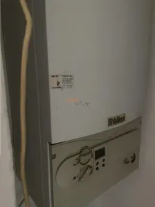 Apartament 3 camere , et 2/3,decomandat , 94 mp , centrala termica proprie - foto 4