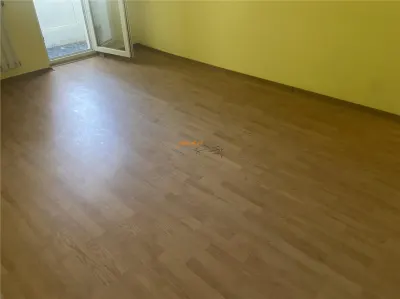 Apartament 4 camere , zona cartier Sud , et 1 , 60 mp , liber - Focsani