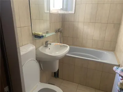 Apartament 4 camere , zona cartier Sud , et 1 , 60 mp , liber - foto 11