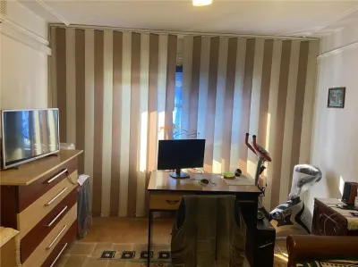 Apartamen 3 camere , cartier Sud 70 mp , decomandat - foto 2