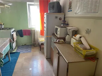 Apartamen 3 camere , cartier Sud 70 mp , decomandat - foto 6