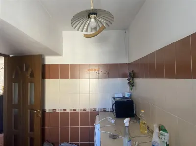 Apartament 2 camere , zona ultracentrala Primaria Focsani, 50 mp , decomandat , liber - foto 2