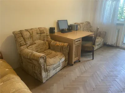 Apartament 2 camere , cartier Sud , decomandat 40 mp , centrala termica proprie , mobilat - foto 3