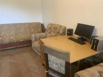 Apartament 2 camere , cartier Sud , decomandat 40 mp , centrala termica proprie , mobilat - foto 4