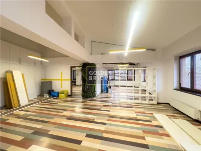 Piata Unirii | Cladire moderna | Versatila | Curte - foto 24