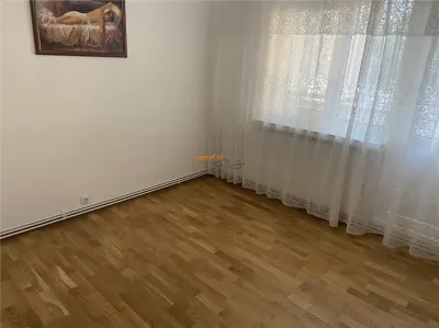 Apartament 3 camere , strada Bucegi - Policlinica 2,   etaj 1/3 , decomandat , imbunatatit - foto 14