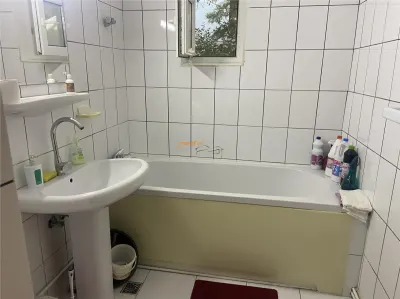 Apartament 3 camere , strada Bucegi - Policlinica 2,   etaj 1/3 , decomandat , imbunatatit - foto 20