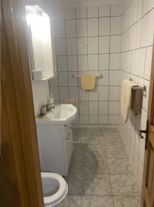 Apartament 3 camere , strada Bucegi - Policlinica 2,   etaj 1/3 , decomandat , imbunatatit - foto 4