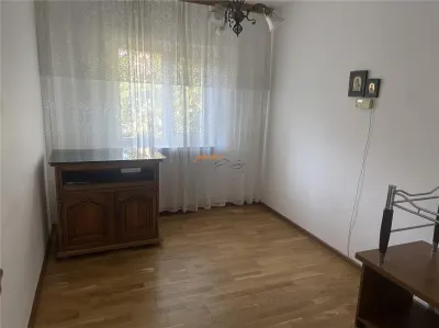 Apartament 3 camere , strada Bucegi - Policlinica 2,   etaj 1/3 , decomandat , imbunatatit - foto 10