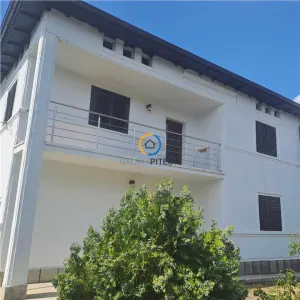 De vanzare teren + vila +anexa zona targului saptamanal, pretabila azil, gradinita, etc - foto 1