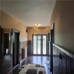 De vanzare teren + vila +anexa zona targului saptamanal, pretabila azil, gradinita, etc - foto 5