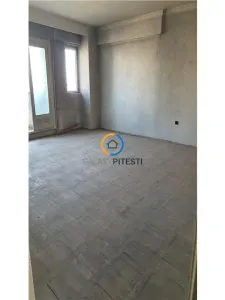 Apartament trei camere Popa Sapca, U-uri, etaj intermediar, liber - Pitesti