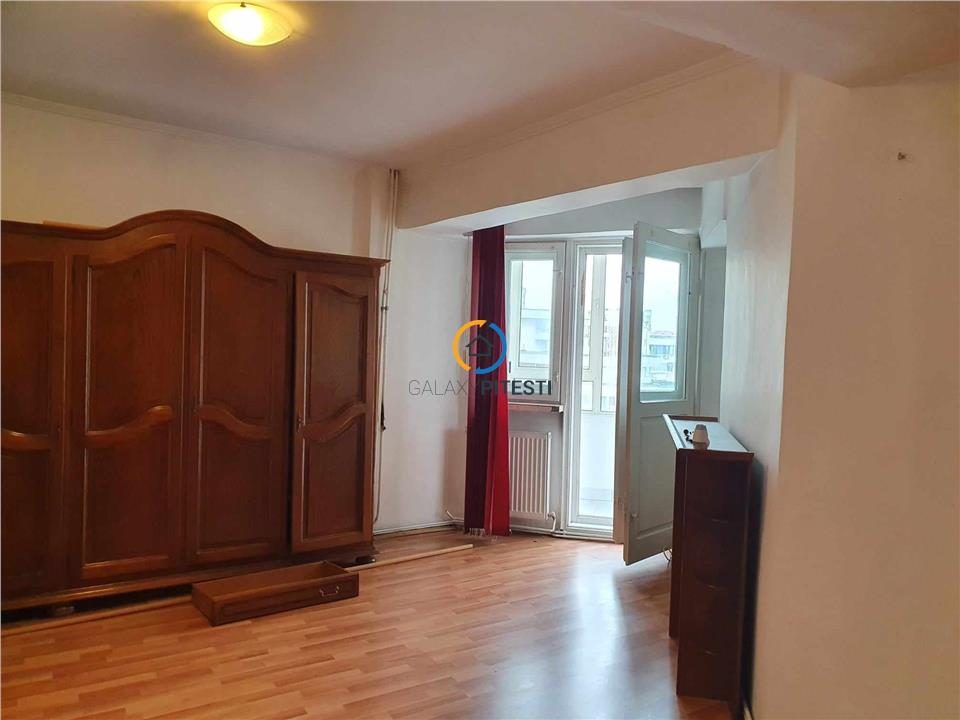 Apartament 4 camere Centru, etaj intermediar/7, liber - Pitesti
