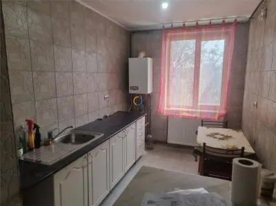 Vânzare apartament cu 2 camere Craiovei - foto 4