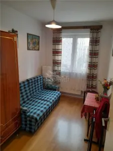 Apartament 3 camere balcon pivnita zona Vasile Aaron - foto 2
