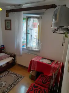 Apartament 3 camere balcon pivnita zona Vasile Aaron - foto 3