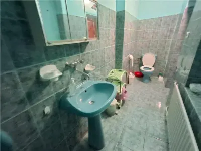 Apartament 4 camere la casa Cisnadie - foto 8