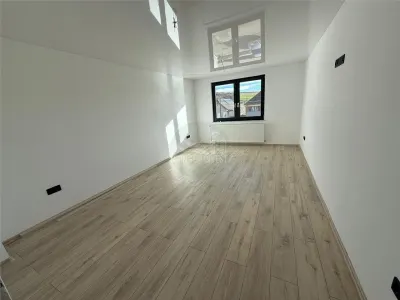 Casa cu 4 camere si 3 bai pretabila birouri in Sura  Mare - foto 14
