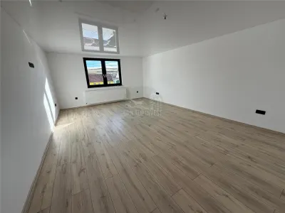 Casa cu 4 camere si 3 bai pretabila birouri in Sura  Mare - foto 16