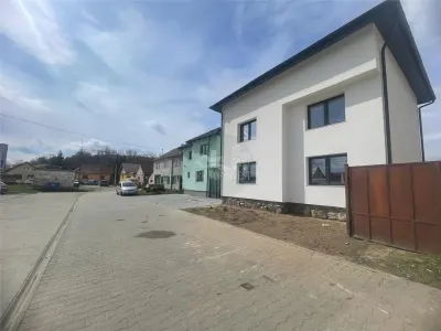 Casa cu 4 camere si 3 bai pretabila birouri in Sura  Mare - foto 18