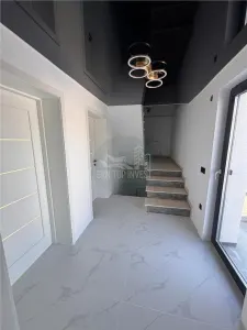 Casa cu 4 camere si 3 bai pretabila birouri in Sura  Mare - foto 6