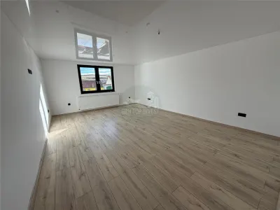 Casa cu 4 camere si 3 bai pretabila birouri in Sura  Mare - foto 7