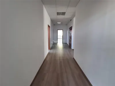 Cladire birouri 900mp 14 locuri parcare zona Piata Cluj - foto 13