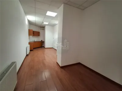 Cladire birouri 900mp 14 locuri parcare zona Piata Cluj - foto 8