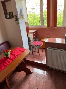 Apartament 2 camere decomandat 2 balcoane pivnita zona Garii - foto 8