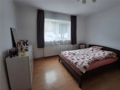 Casa formata din 2 apartamente pivnita zona Turnisor - foto 1
