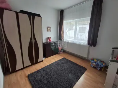 Casa formata din 2 apartamente pivnita zona Turnisor - foto 20