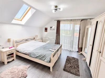 Casa individuala 6 camere pivnita 200mp curte zona Selimbar - foto 2