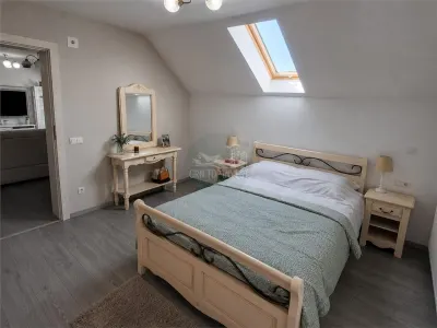 Casa individuala 6 camere pivnita 200mp curte zona Selimbar - foto 16
