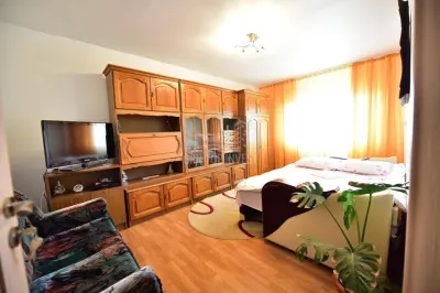 Apartament 2 camere cu balcon zona Vasile Aaron - foto 3