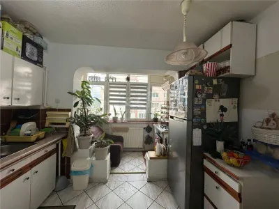 Apartament 3 camere decomandat zona Vasile Aaron - foto 13
