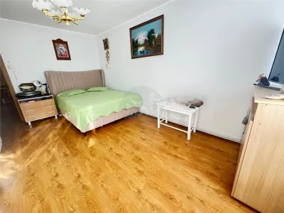 Apartament decomandat cu 2 camere zona Vasile Aaron - foto 1