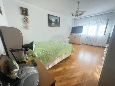 Apartament decomandat cu 2 camere zona Vasile Aaron - foto 2