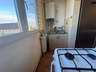 Apartament decomandat cu 2 camere zona Vasile Aaron - foto 12