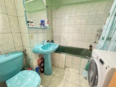 Apartament decomandat 3 camere cu 2 balcoane zona Valea Aurie - foto 12