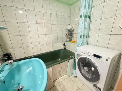 Apartament decomandat 3 camere cu 2 balcoane zona Valea Aurie - foto 13