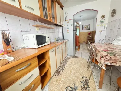 Apartament decomandat 3 camere cu 2 balcoane zona Valea Aurie - foto 8