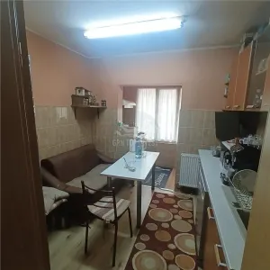 Apertament 2 camere decomandat balcon pivnita zona Valea Aurie - foto 3