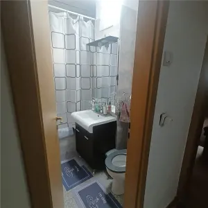 Apertament 2 camere decomandat balcon pivnita zona Valea Aurie - foto 4