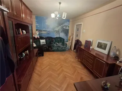 Apartament 3 camere decomandat 2 balcoane pivnita zona Valea Aurie - foto 3