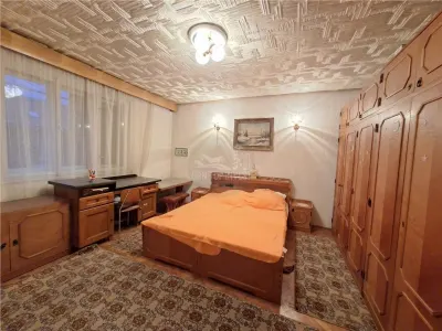 Casa 4 camere pivnita curte individuala Zona Lazaret - foto 6