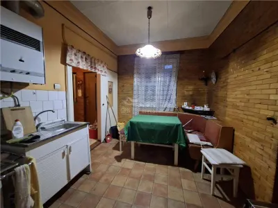 Casa 4 camere pivnita curte individuala Zona Lazaret - foto 10