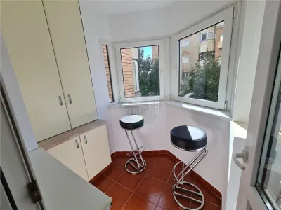 Apartament 3 camere 2 bai si 2 balcoane zona Centrala - foto 11