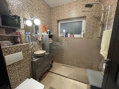 Apartament cu 3 camere si gradina de 40 mp pe Calea Cisnadiei - foto 9